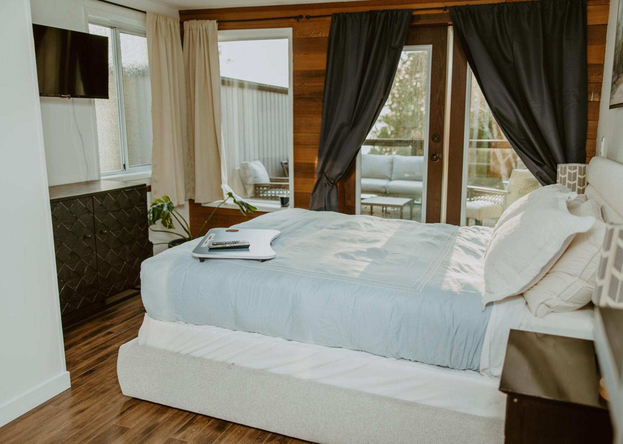 توفينو Lunar Cove Inn Charters And Tours المظهر الخارجي الصورة